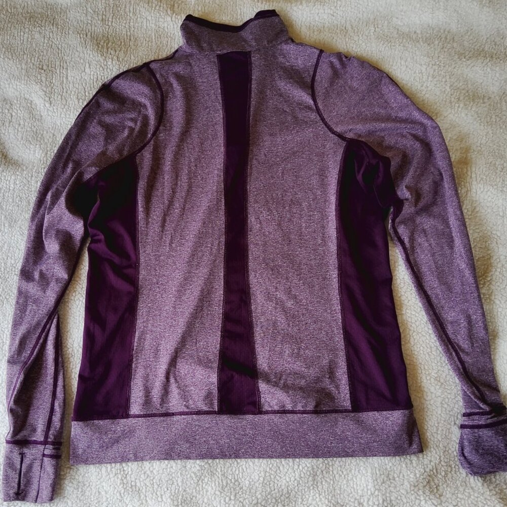 Long-sleeved Athletic top size Large - Picture 2 of 7